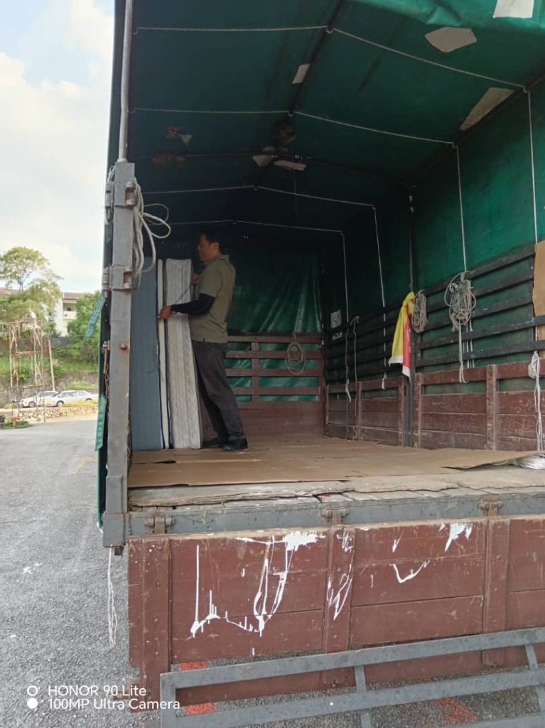 Tenaga Kerja Manpower DiDiMove Mengangkat Barangan Berat